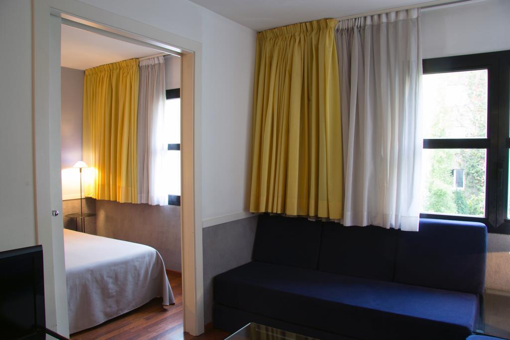 Apartamentos Descartes Barcelona Kültér fotó