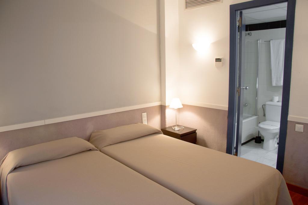 Apartamentos Descartes Barcelona Kültér fotó