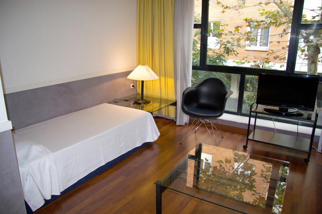 Apartamentos Descartes Barcelona Kültér fotó