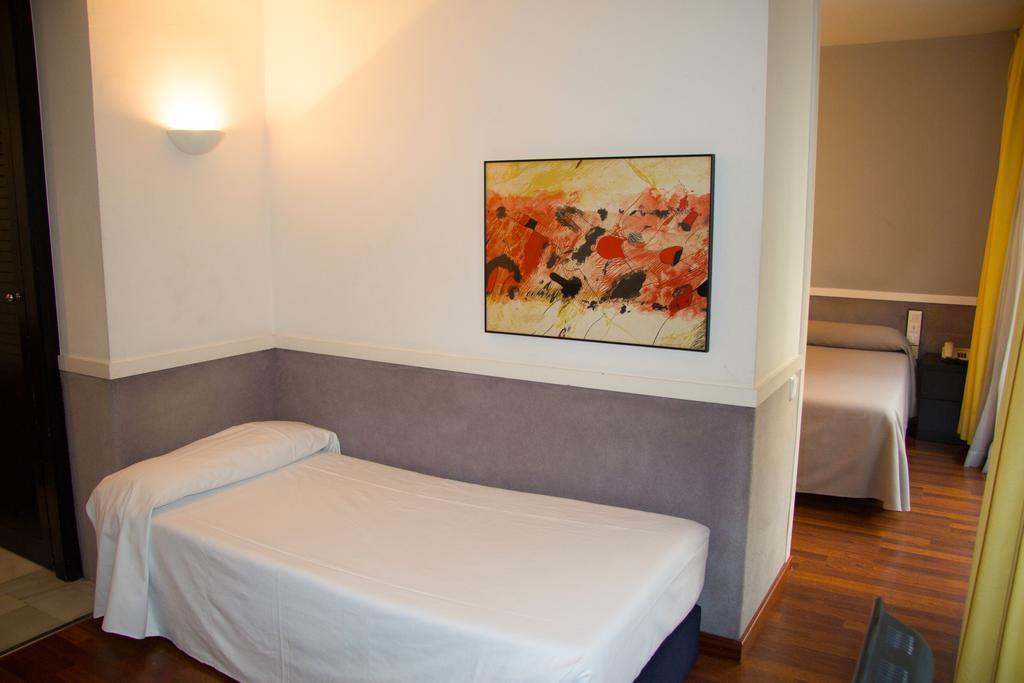 Apartamentos Descartes Barcelona Kültér fotó