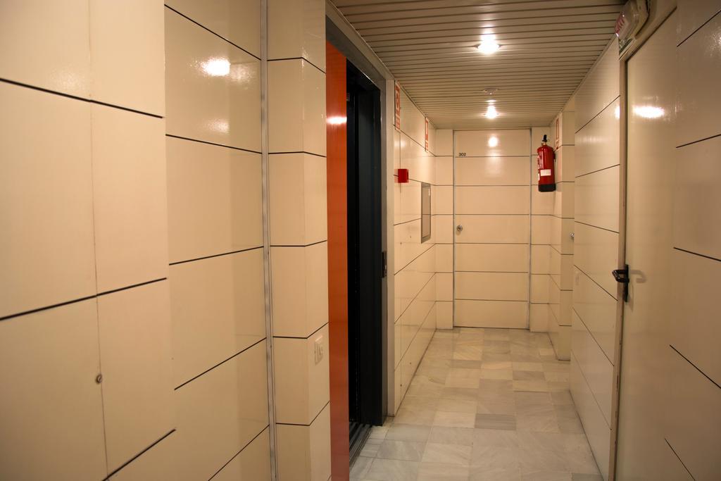 Apartamentos Descartes Barcelona Kültér fotó
