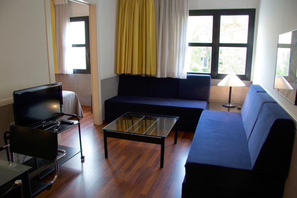 Apartamentos Descartes Barcelona Kültér fotó
