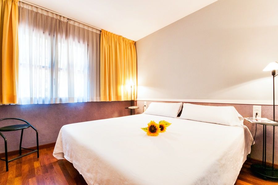 Apartamentos Descartes Barcelona Kültér fotó