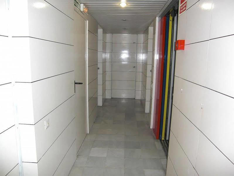Apartamentos Descartes Barcelona Kültér fotó